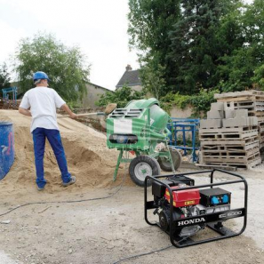 HONDA ECMT 7000 With wheels and transport handles