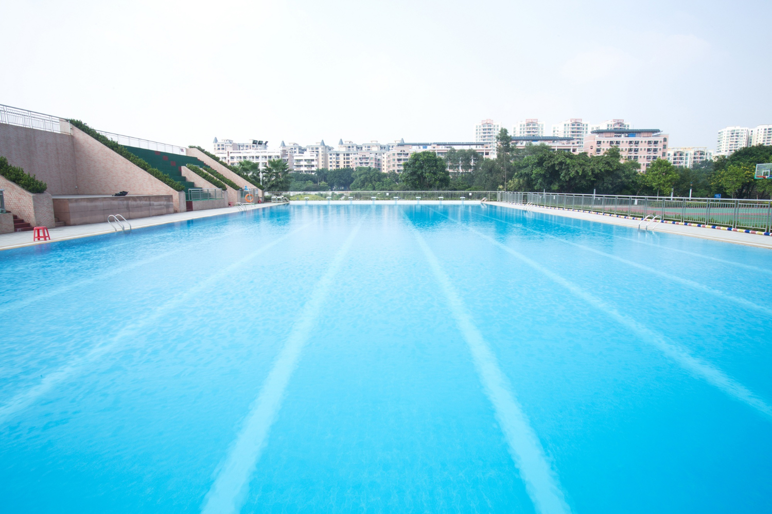 come si svuota una piscina